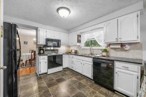 Tiny photo for 639 Link Road, Whitehall, OH 43213 (MLS # 226037250)