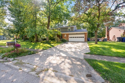Photo of 639 Link Road, Whitehall, OH 43213 (MLS # 226037250)