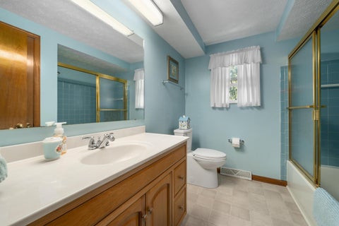 Tiny photo for 639 Link Road, Whitehall, OH 43213 (MLS # 226037250)