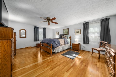 Tiny photo for 639 Link Road, Whitehall, OH 43213 (MLS # 226037250)