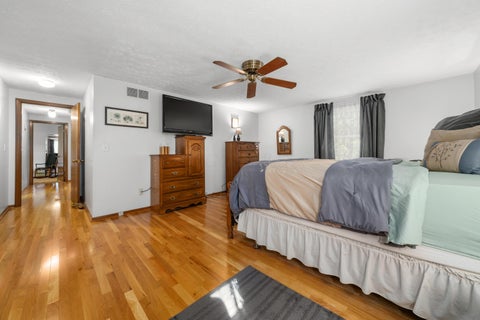 Tiny photo for 639 Link Road, Whitehall, OH 43213 (MLS # 226037250)