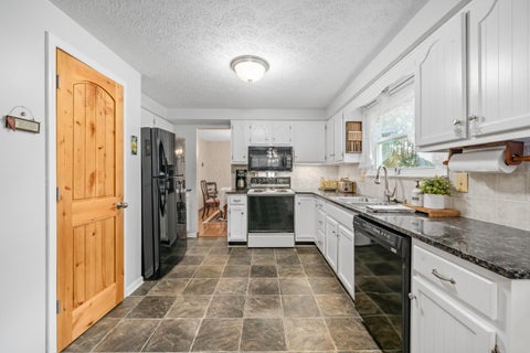 Tiny photo for 639 Link Road, Whitehall, OH 43213 (MLS # 226037250)