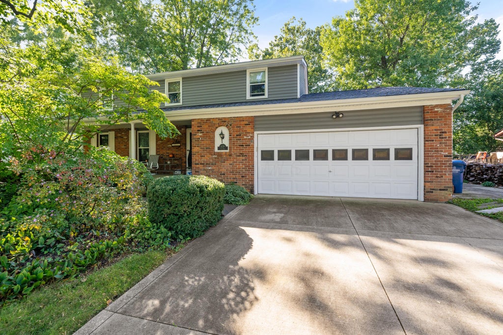 Photo of 639 Link Road, Whitehall, OH 43213 (MLS # 226037250)