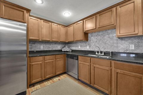 Tiny photo for 3963 Dinon Drive, Columbus, OH 43221 (MLS # 226005503)