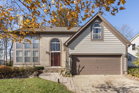 Photo of 140 Royal Farm E, Blacklick, OH 43004 (MLS # 225043073)