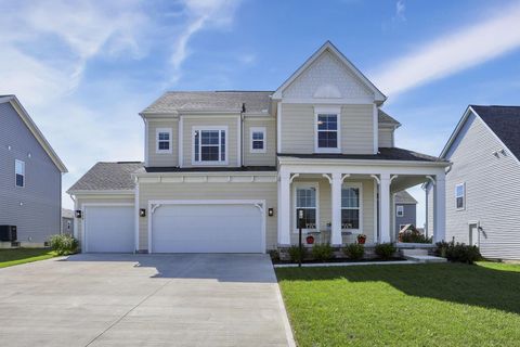 Photo of 759 Avebury Drive, Pickerington, OH 43147 (MLS # 225039452)