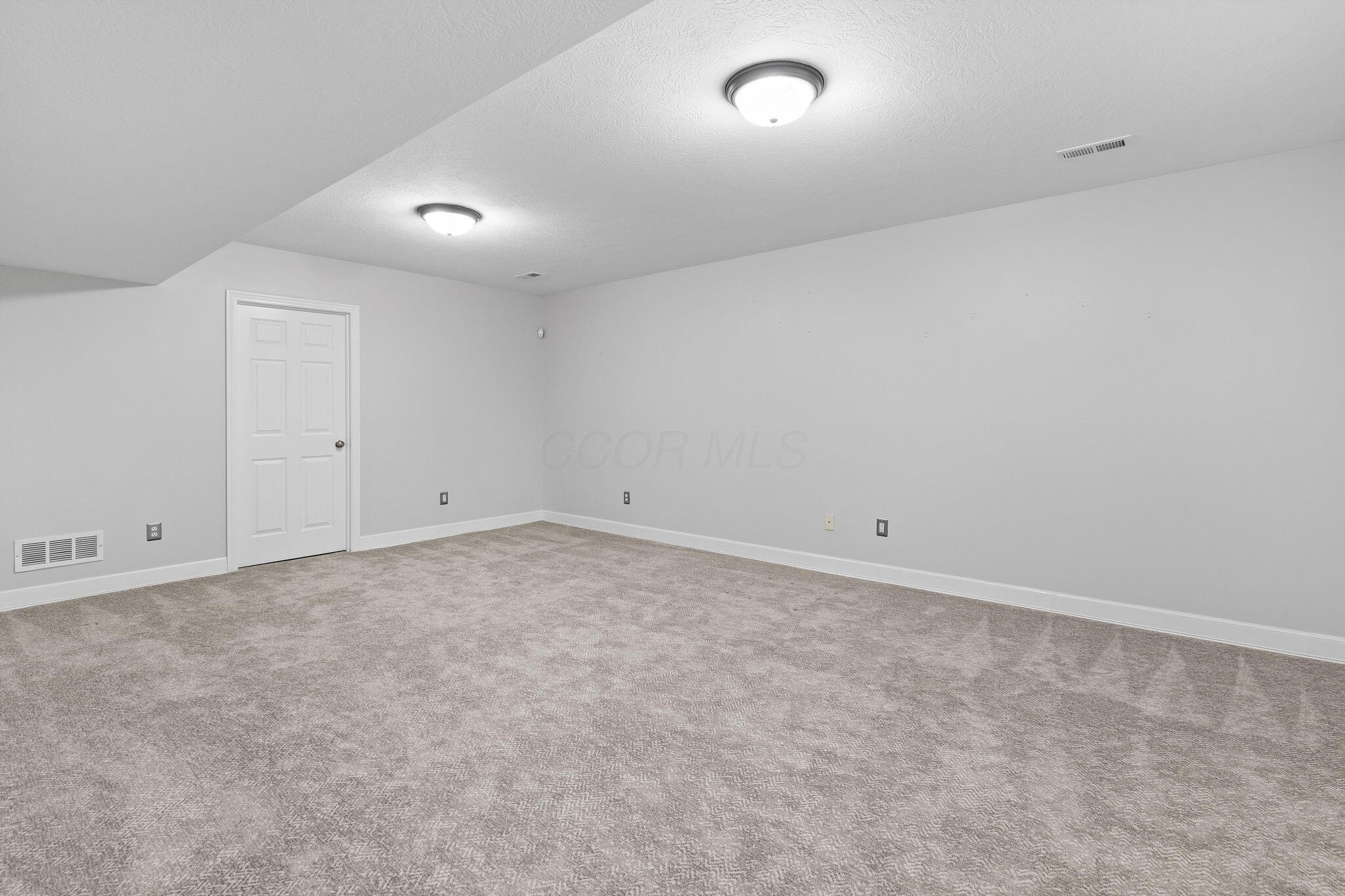7330 Deer Valley Xing, Powell, Ohio image 36