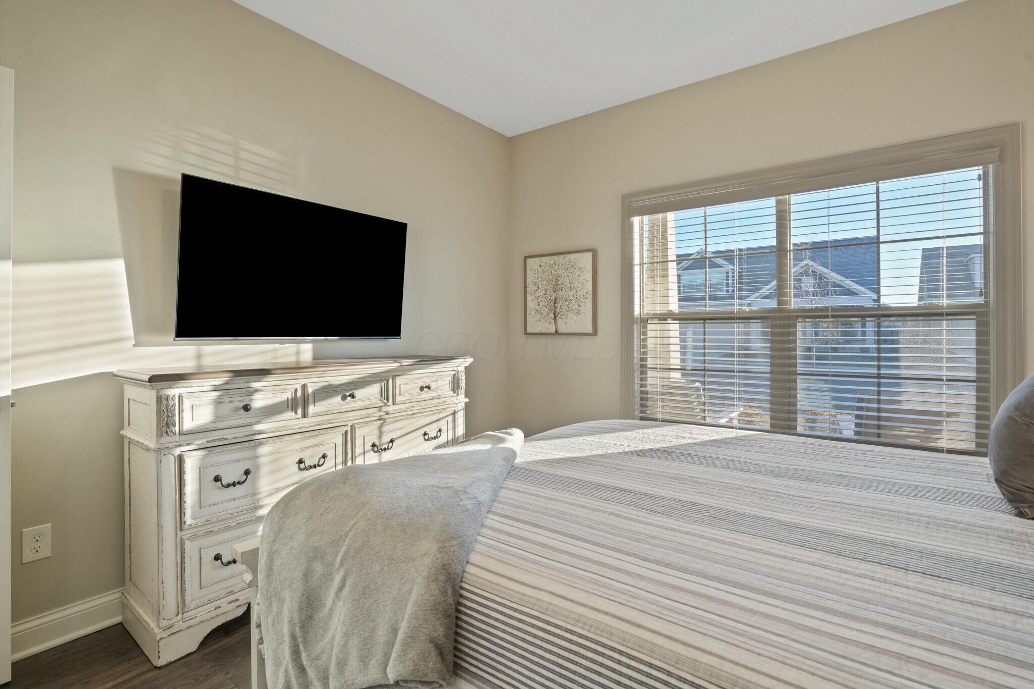 5834 Lark Drive, Hilliard, Ohio image 10