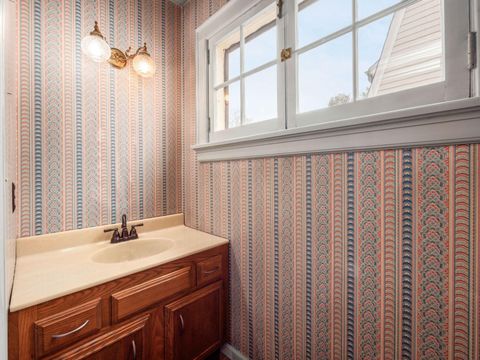 Tiny photo for 2350 Bryden Road, Bexley, OH 43209 (MLS # 225044728)