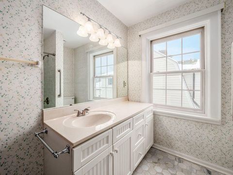 Tiny photo for 2350 Bryden Road, Bexley, OH 43209 (MLS # 225044728)