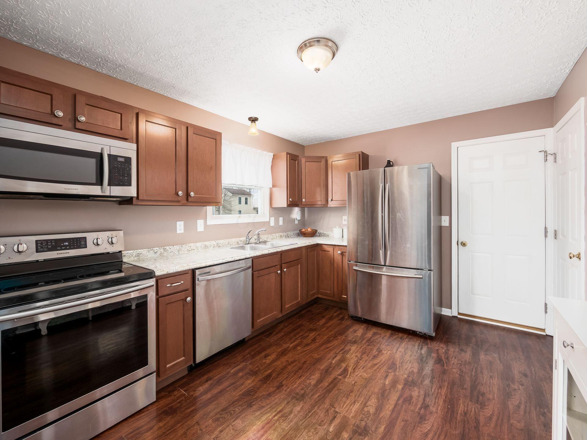 1061 Mill Park Drive, Marysville, Ohio image 11