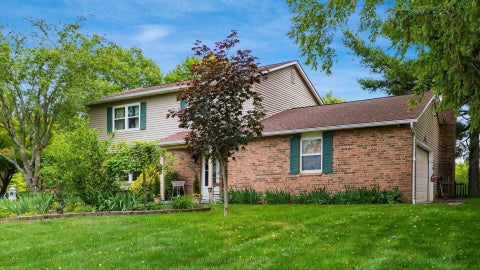 Homes For Sale - 110 Canterberry Lane<br/> Reynoldsburg, OH 43068
