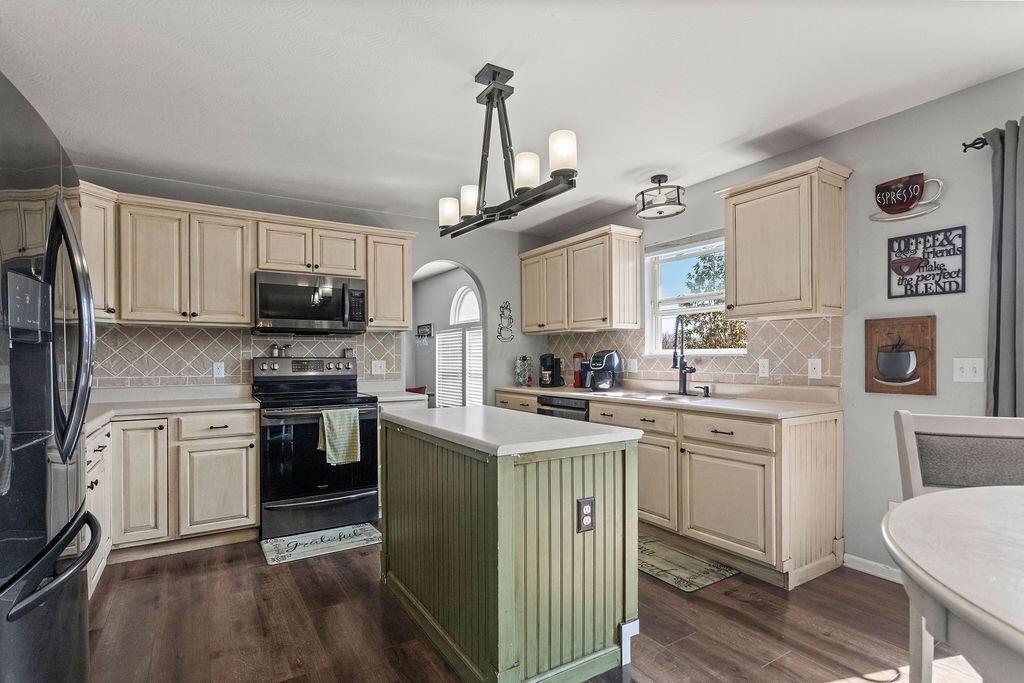 4325 Orangeberry Drive, Grove City, Ohio image 10