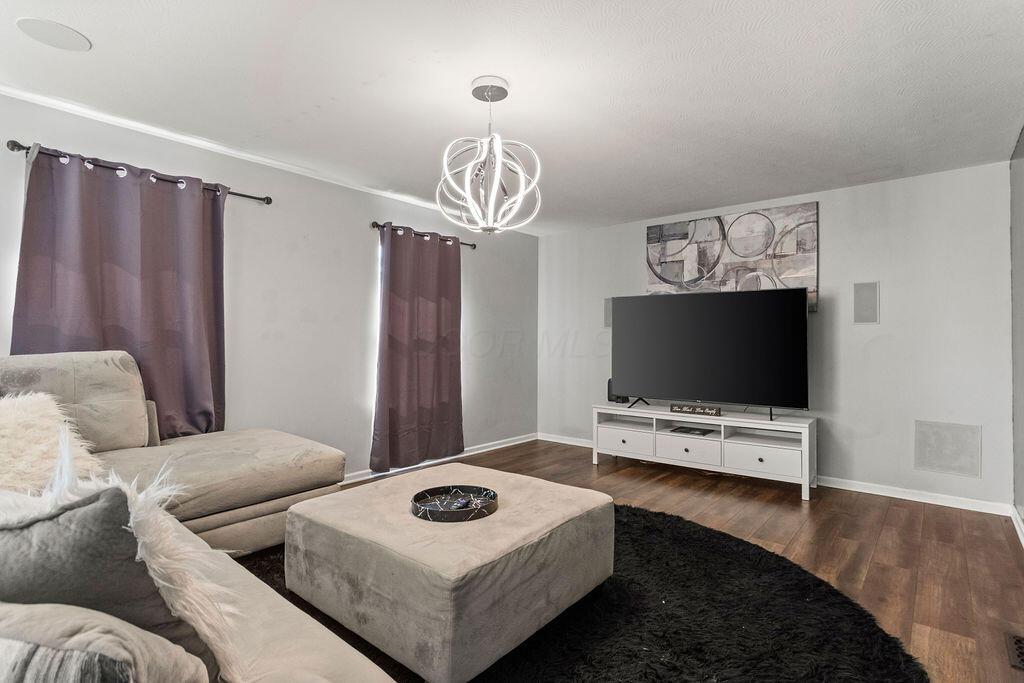4325 Orangeberry Drive, Grove City, Ohio image 16