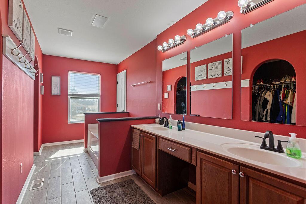 4325 Orangeberry Drive, Grove City, Ohio image 28