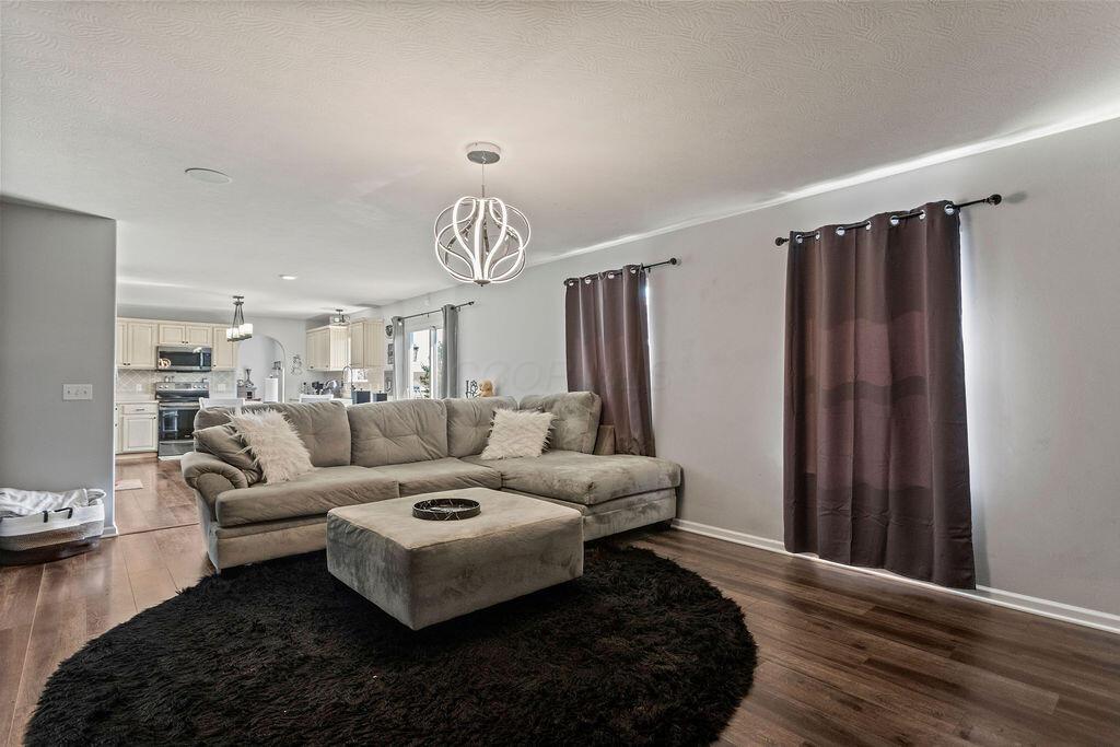 4325 Orangeberry Drive, Grove City, Ohio image 17