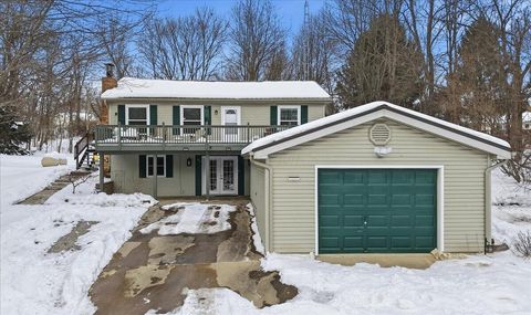 Photo of 50 Orchard Hills Court, Howard, OH 43028 (MLS # 226004460)