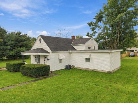 Photo of 449 New Haven Avenue, Newark, OH 43055 (MLS # 226037756)