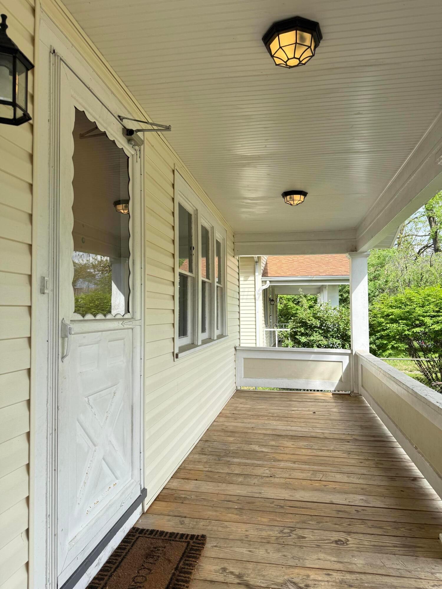 100 W North Broadway Street