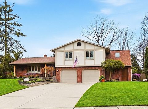 Photo of 1225 Windham Road, Columbus, OH 43220 (MLS # 226010901)