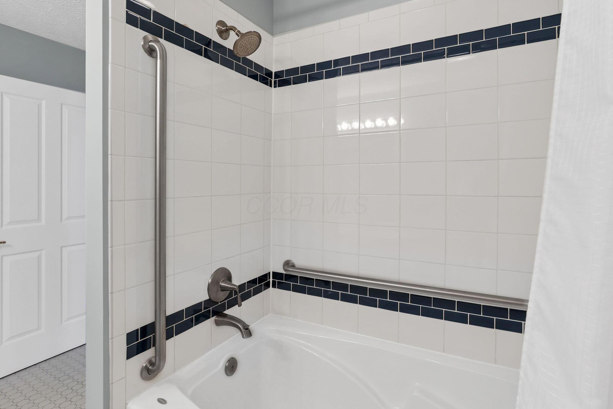 6542 Lakeview Circle, Canal Winchester, Ohio image 30