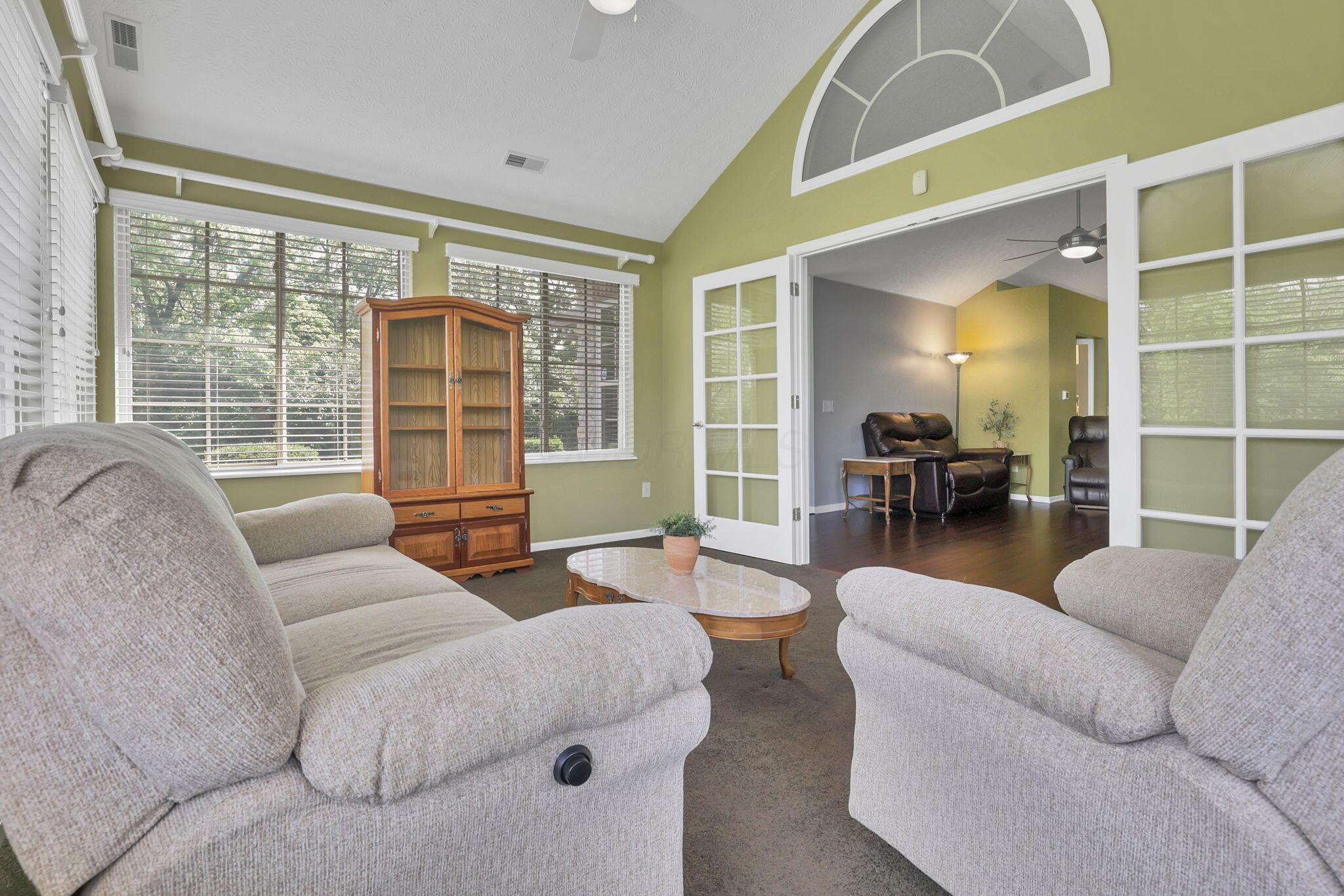 6542 Lakeview Circle, Canal Winchester, Ohio image 15