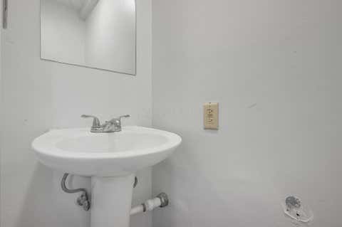 Tiny photo for 156 Buckeye Circle, Columbus, OH 43217 (MLS # 226029470)
