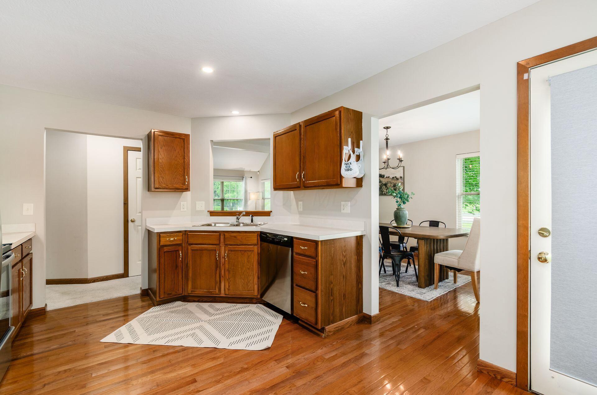 6710 Bethany Drive, Westerville, Ohio image 8