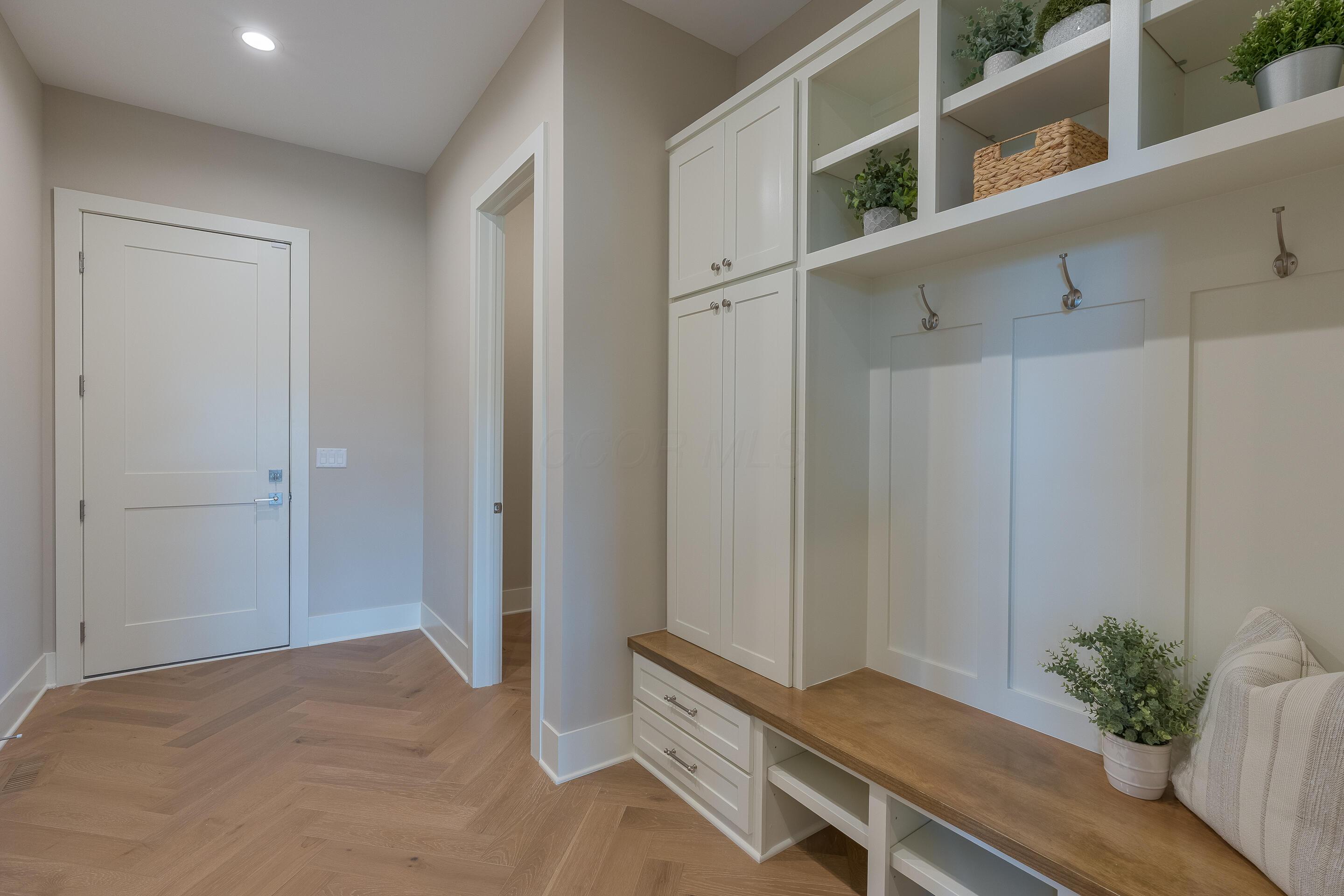 8101 Oaktree Drive, Dublin, Ohio image 12