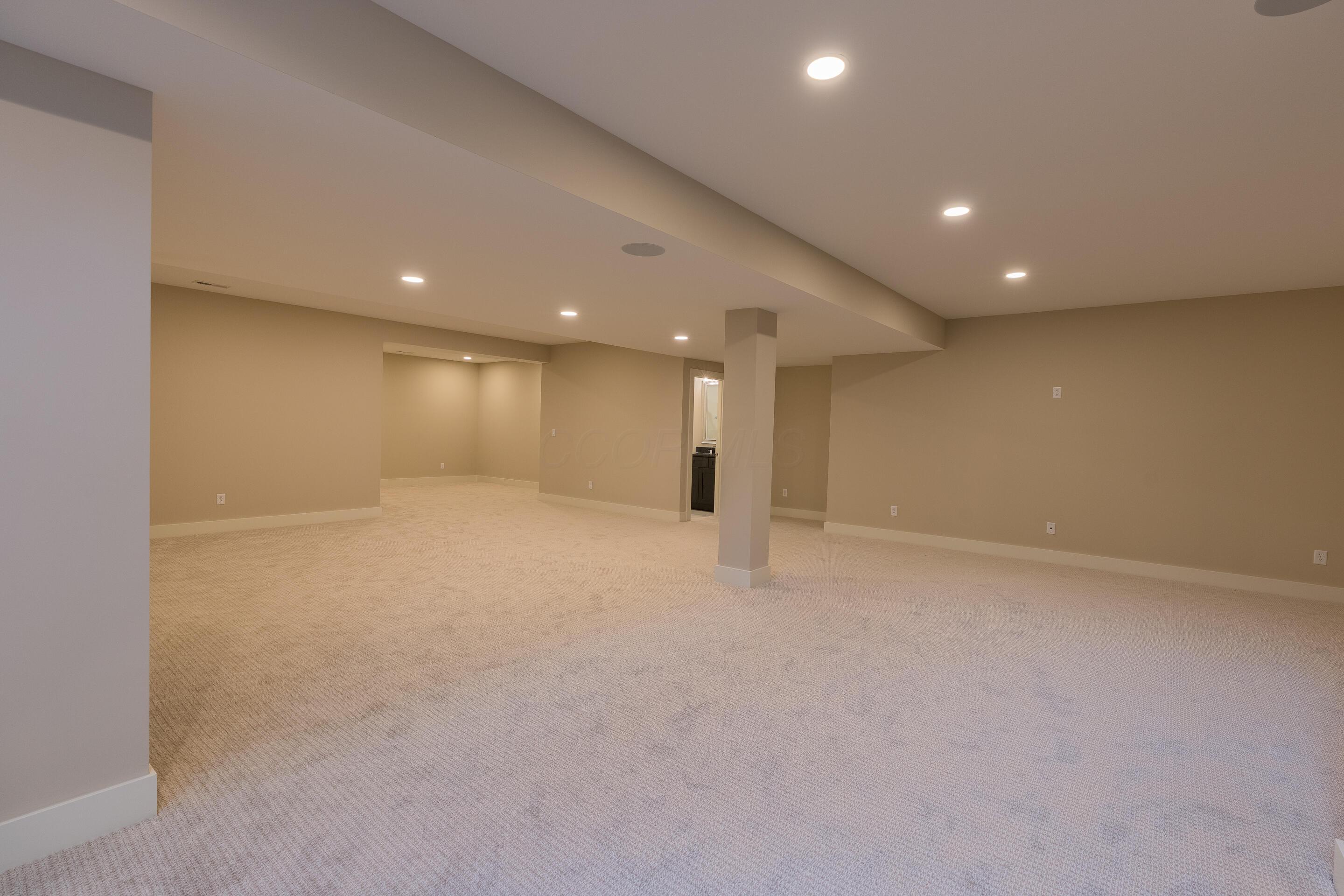 8101 Oaktree Drive, Dublin, Ohio image 37