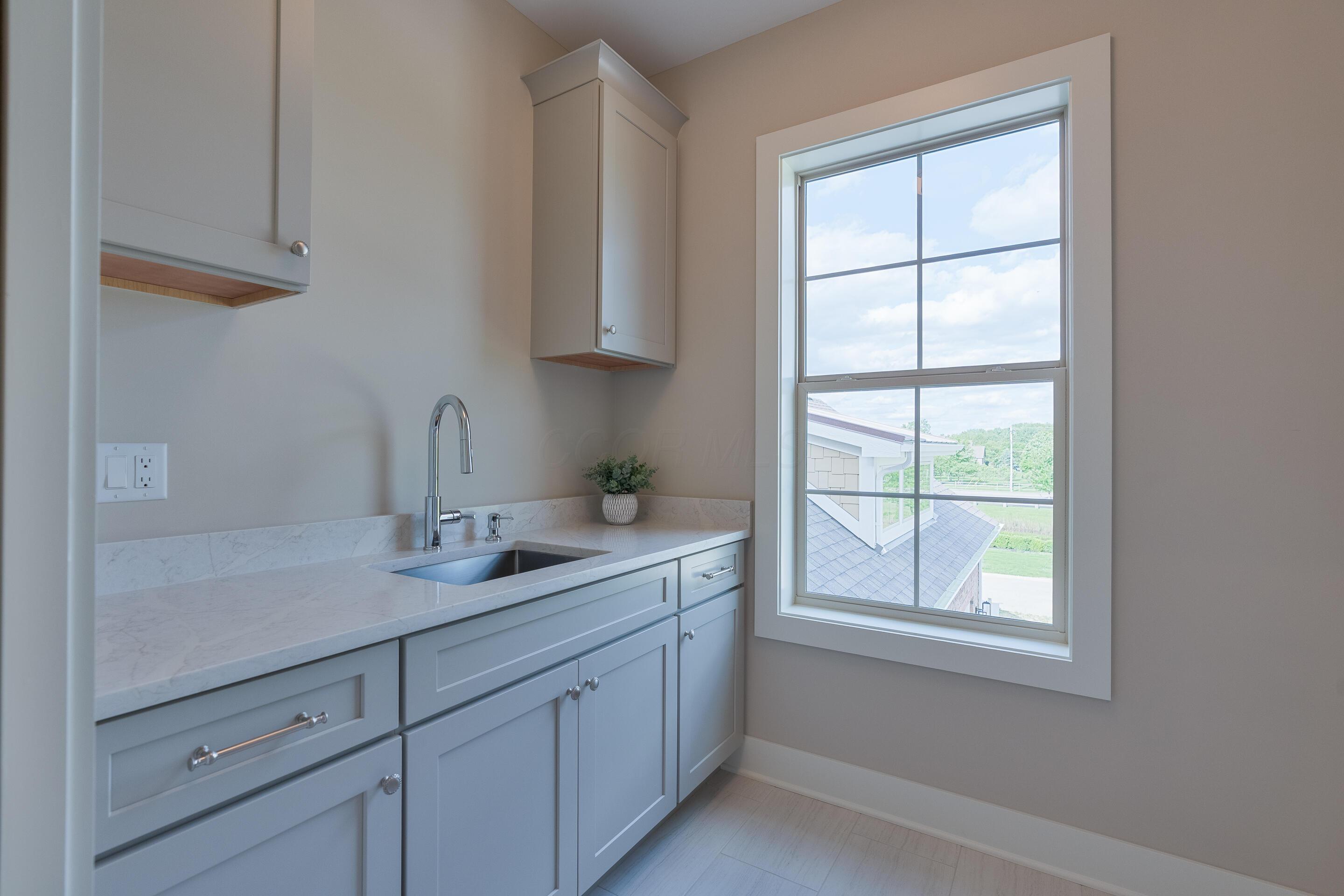 8101 Oaktree Drive, Dublin, Ohio image 28