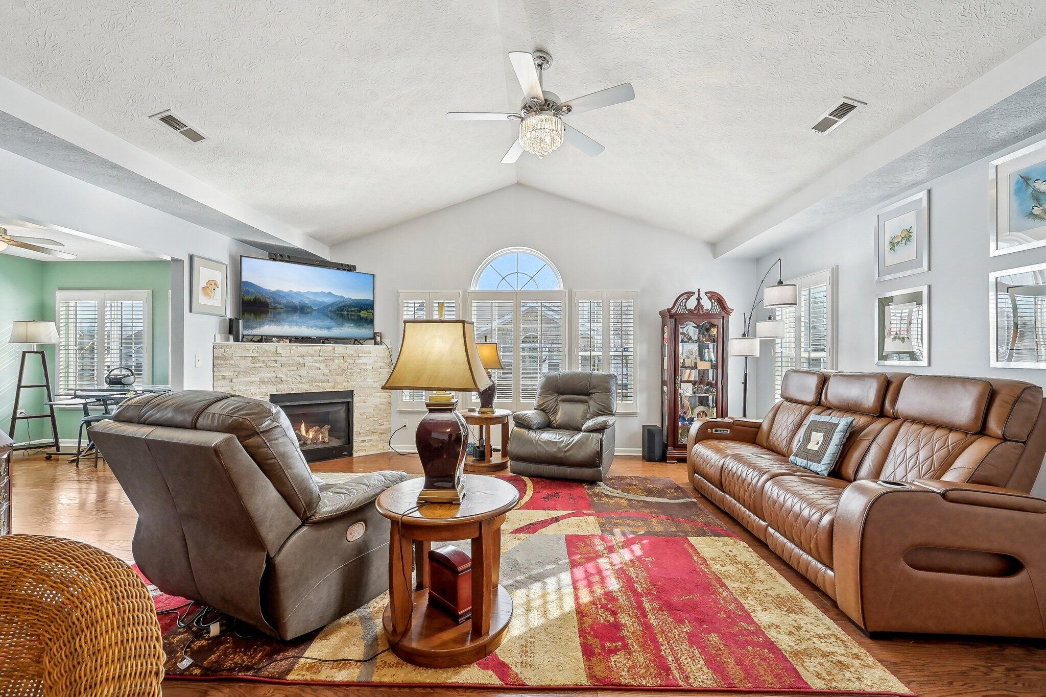 1753 Chestnut Farms Loop, Grove City, Ohio image 9