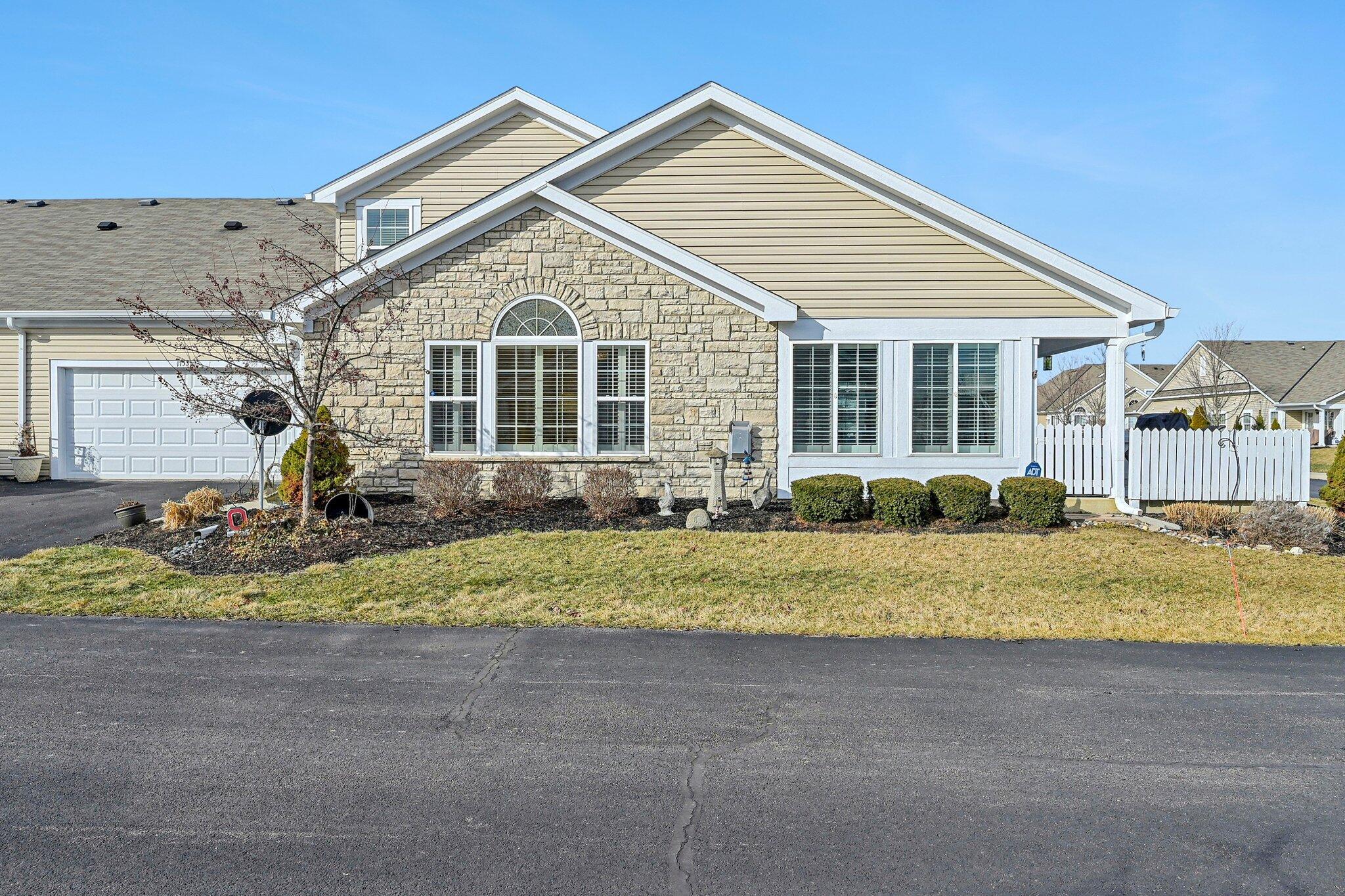 1753 Chestnut Farms Loop, Grove City, Ohio image 2