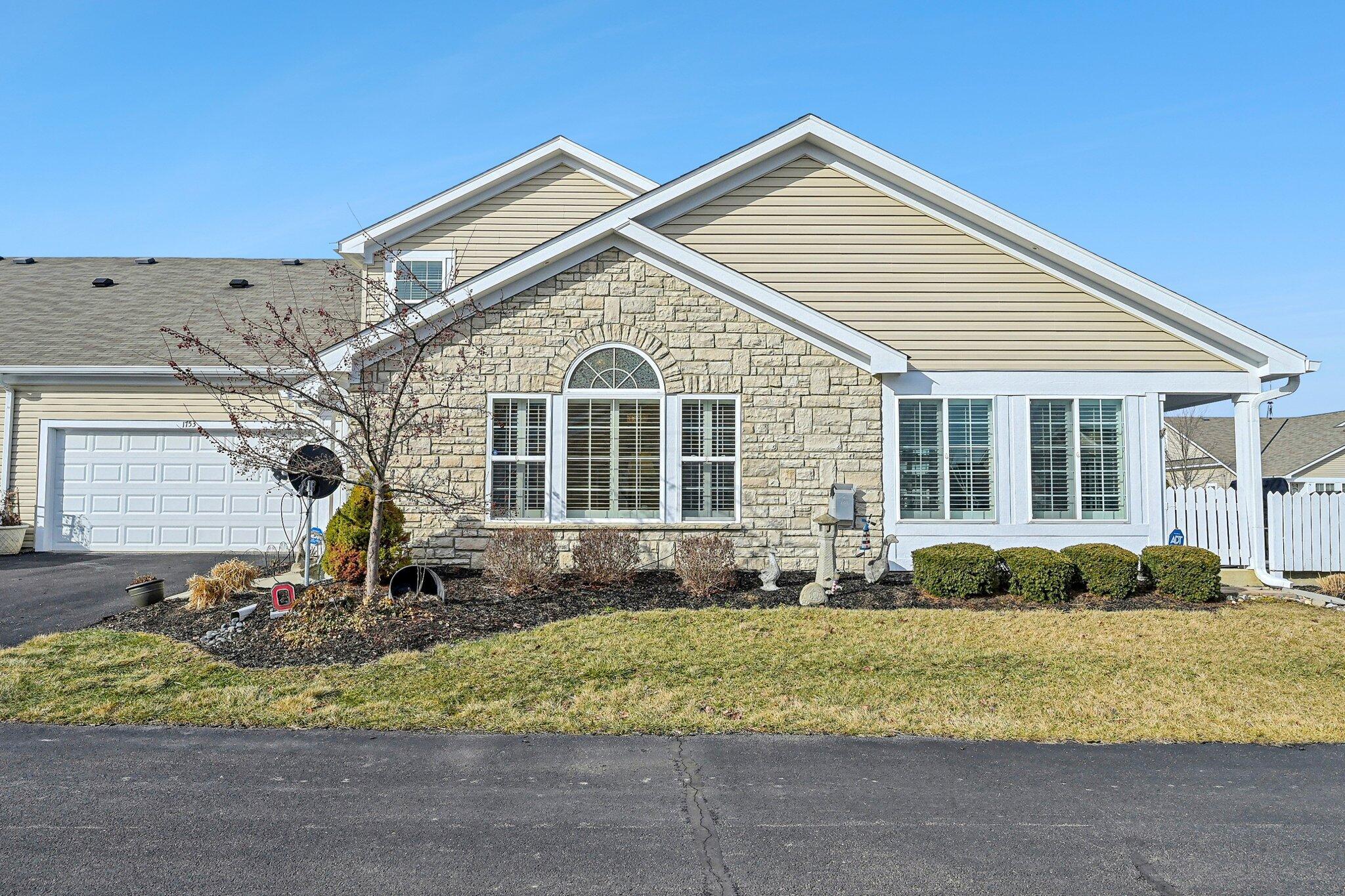 1753 Chestnut Farms Loop, Grove City, Ohio image 1