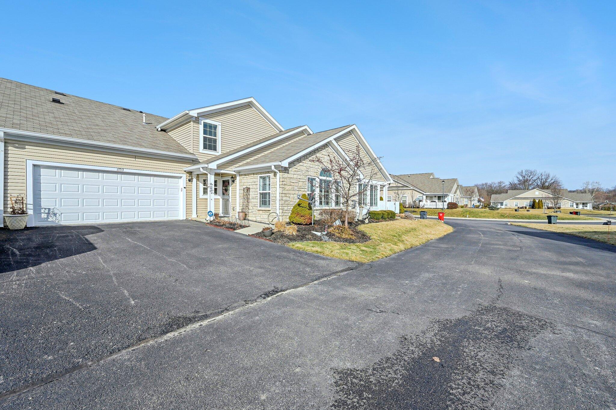 1753 Chestnut Farms Loop, Grove City, Ohio image 3