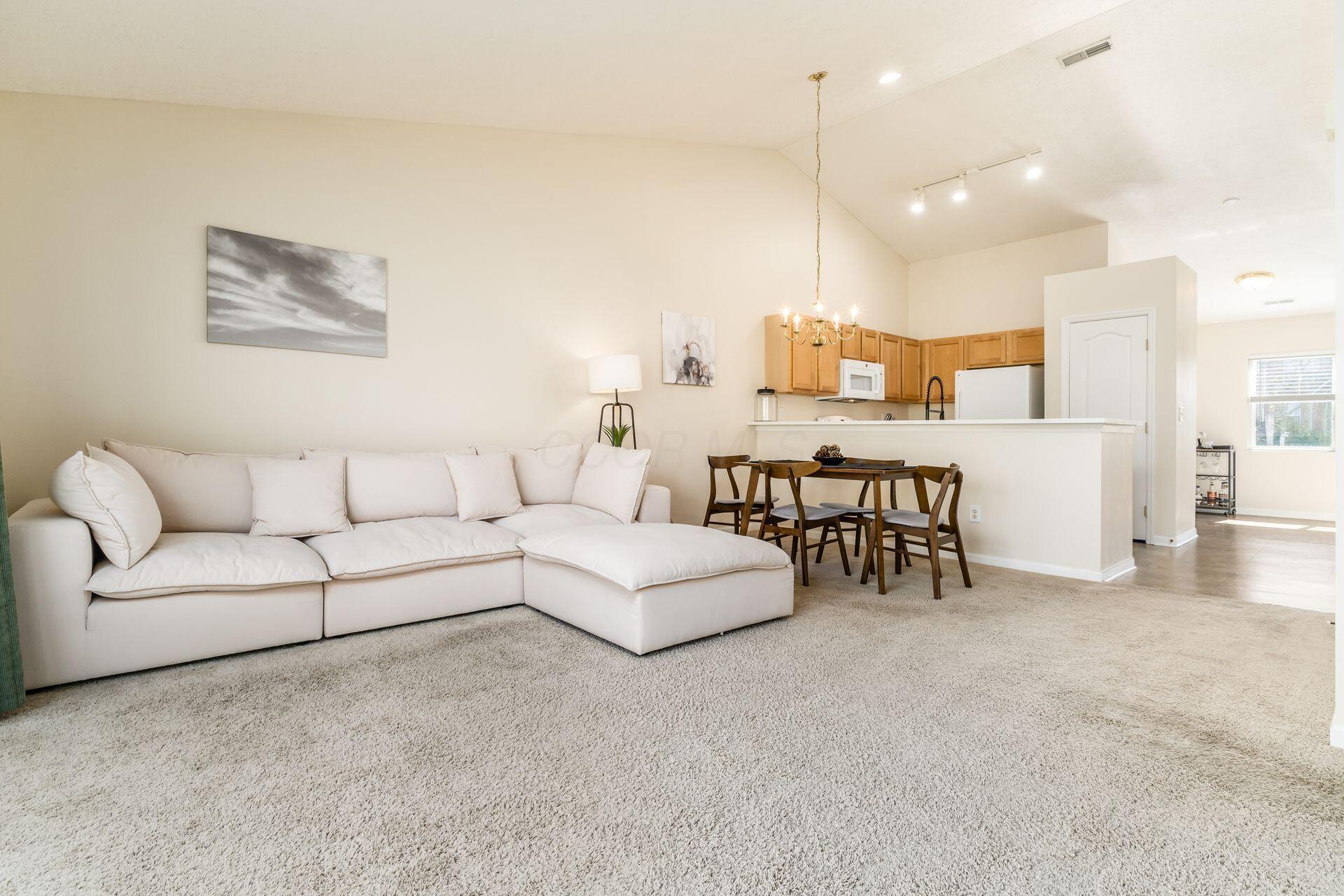 6326 Edgecreek Lane, Columbus, Ohio image 3