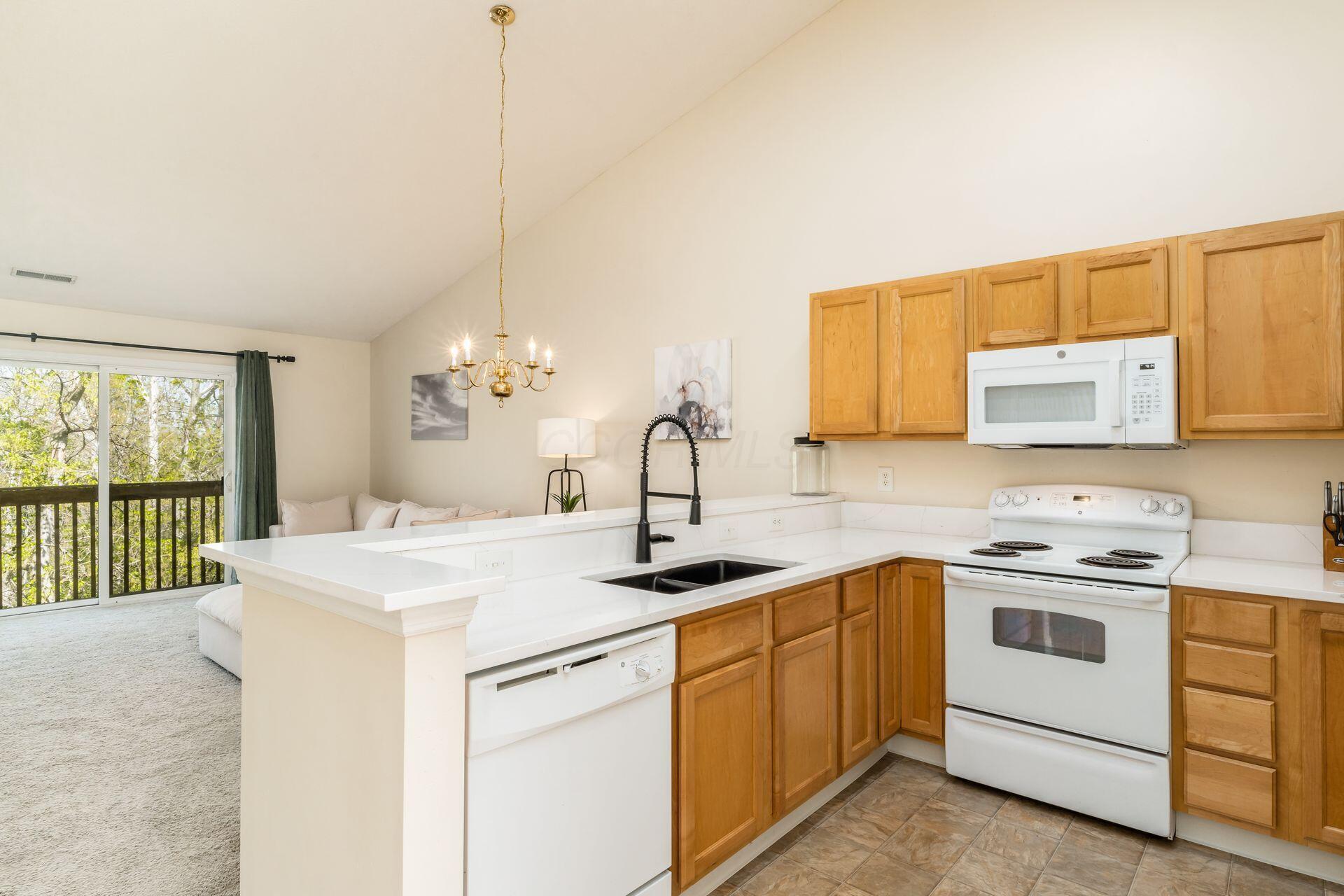 6326 Edgecreek Lane, Columbus, Ohio image 9