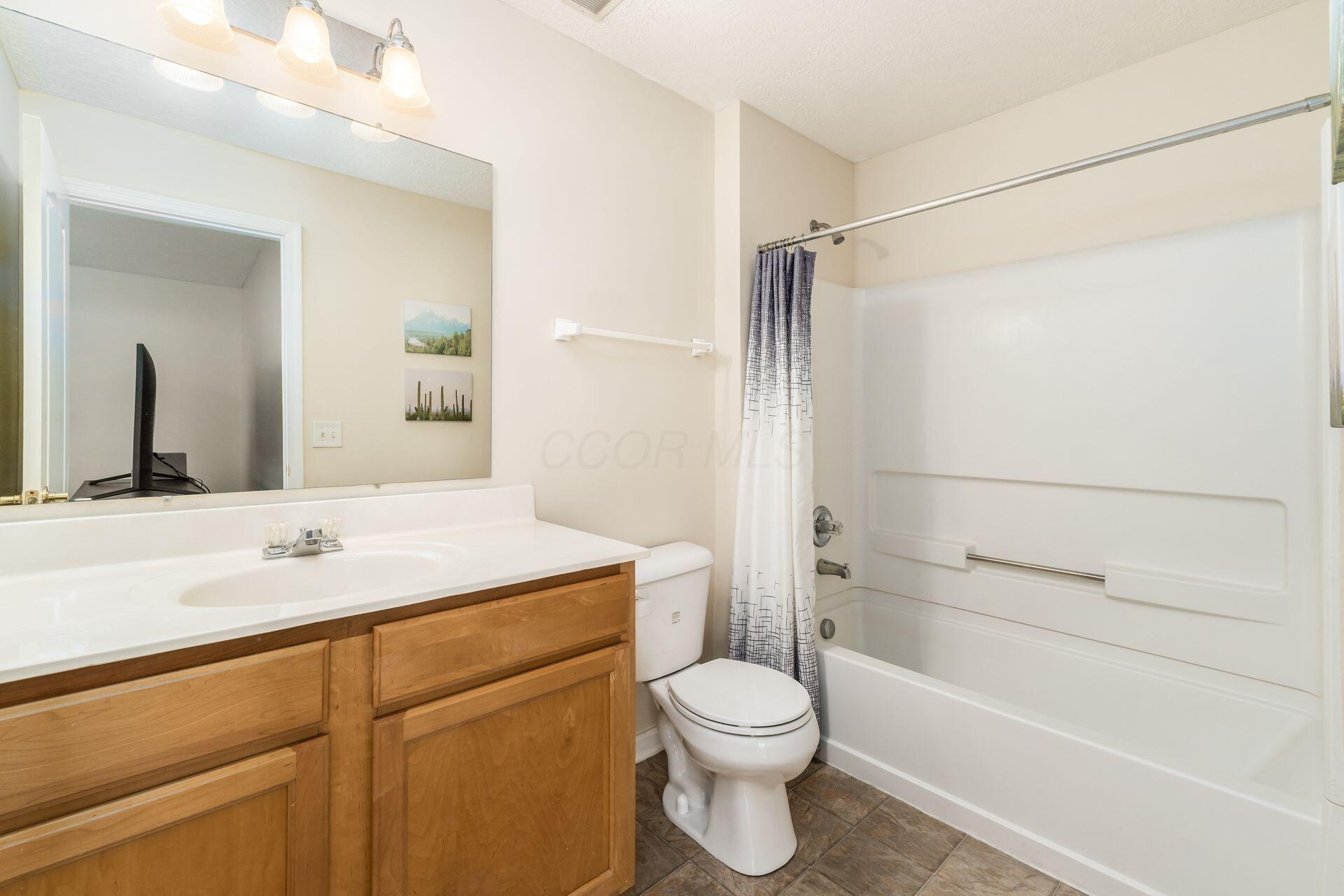 6326 Edgecreek Lane, Columbus, Ohio image 7
