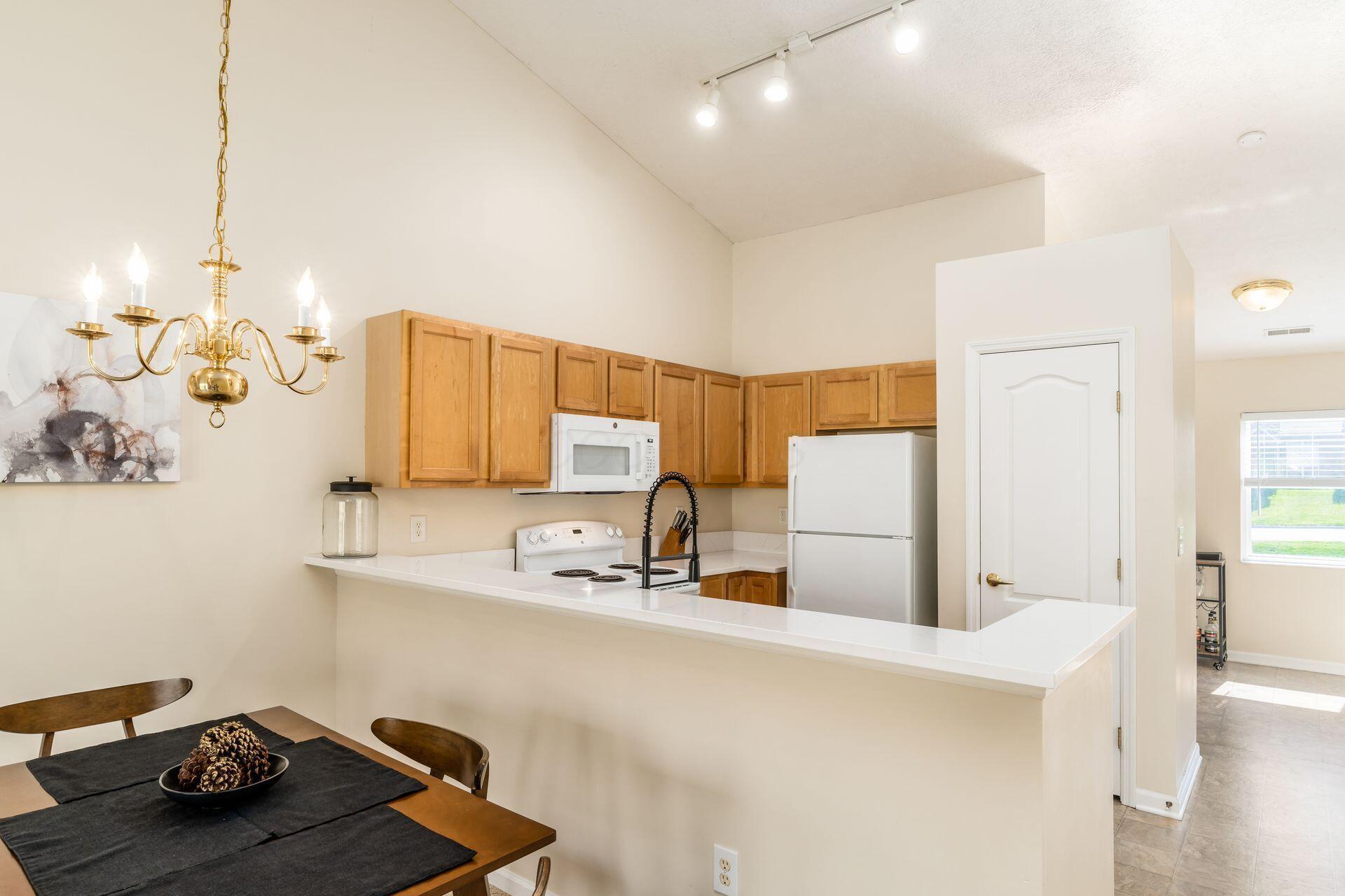 6326 Edgecreek Lane, Columbus, Ohio image 2