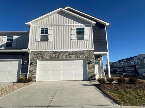 Photo of 1476 Cardinez Way, Columbus, OH 43228 (MLS # 225045876)