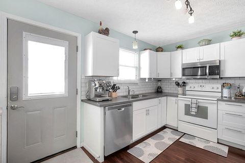 Tiny photo for 404 Assembly Street, Galloway, OH 43119 (MLS # 225042108)