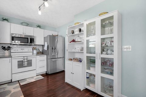 Tiny photo for 404 Assembly Street, Galloway, OH 43119 (MLS # 225042108)