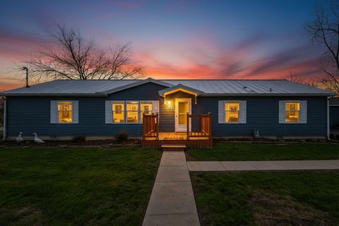 Photo of 597 Clinton Street, Marion, OH 43302 (MLS # 226009862)