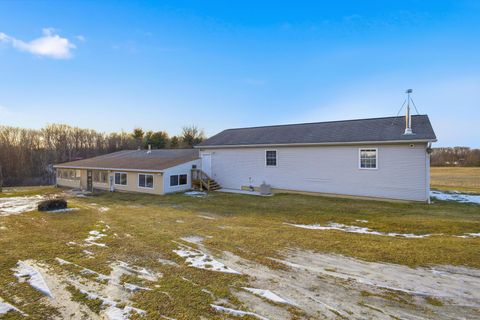 Tiny photo for 10370 Township Rd 57 NE, Roseville, OH 43777 (MLS # 226000851)