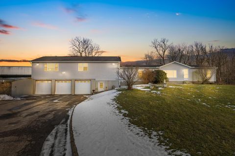 Photo of 10370 Township Rd 57 NE, Roseville, OH 43777 (MLS # 226000851)