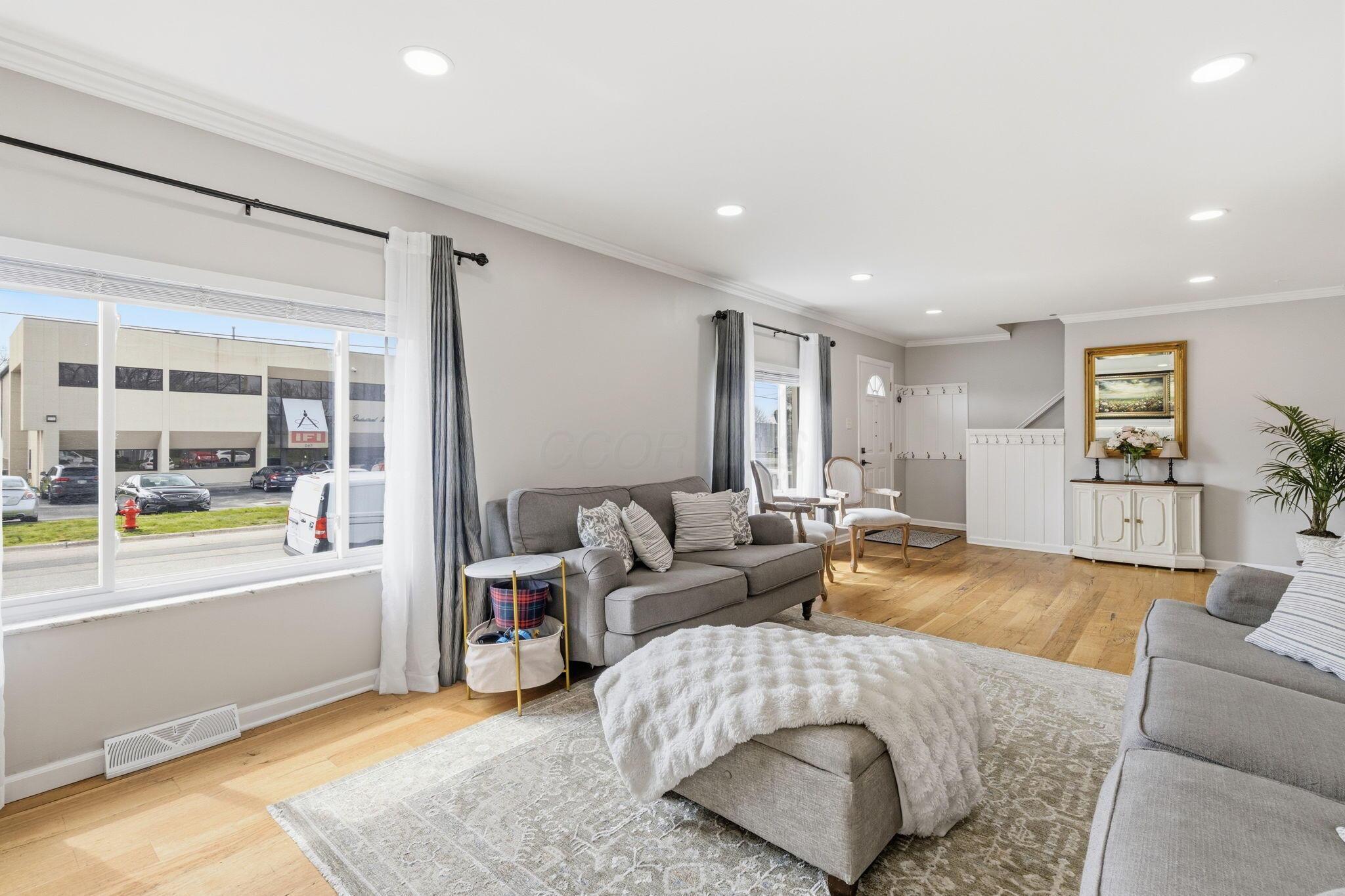 252 E Broadway Avenue
