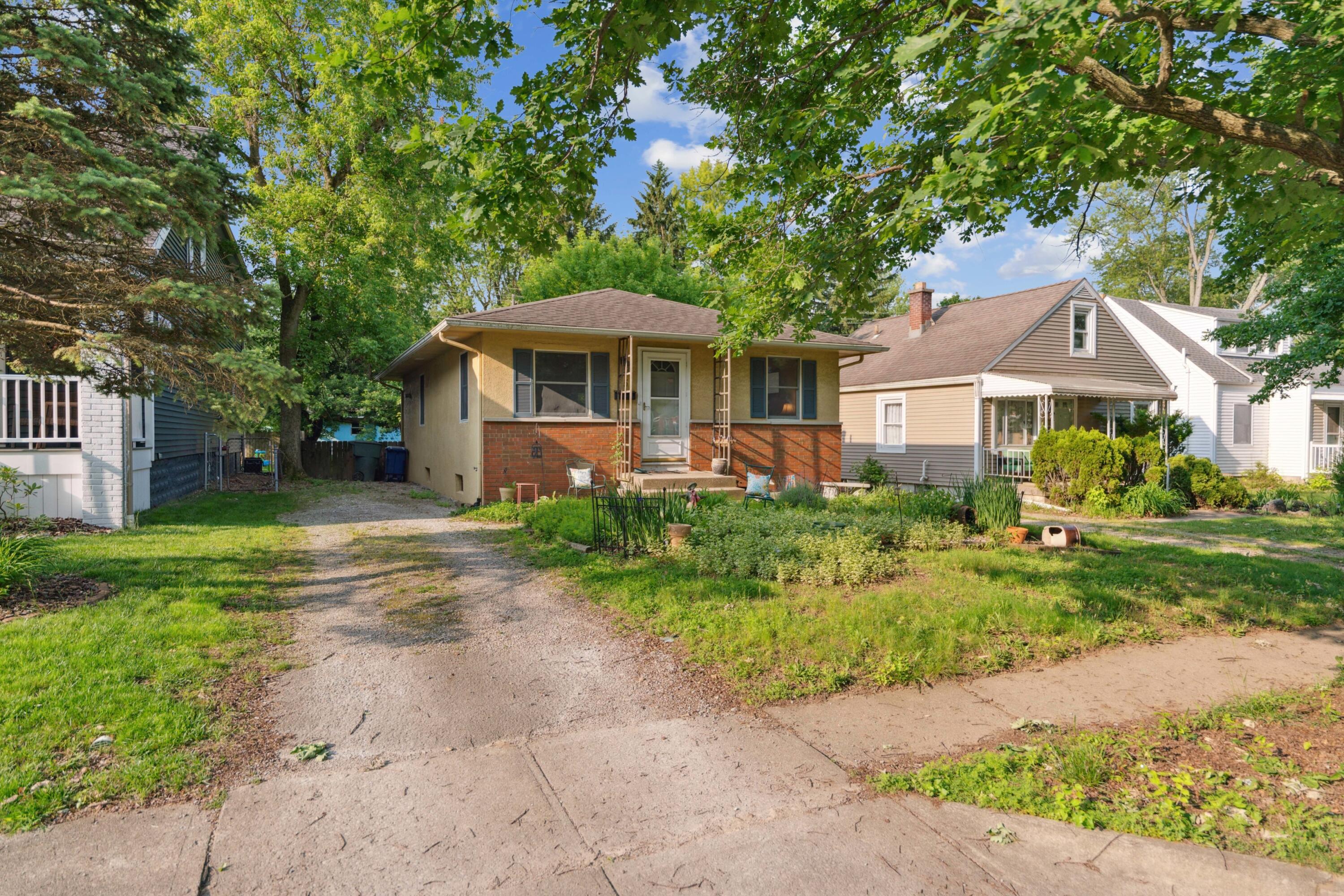 Columbus, Ohio 43214, United States, 2 Bedrooms Bedrooms, ,1 BathroomBathrooms,Residential,Active,143742