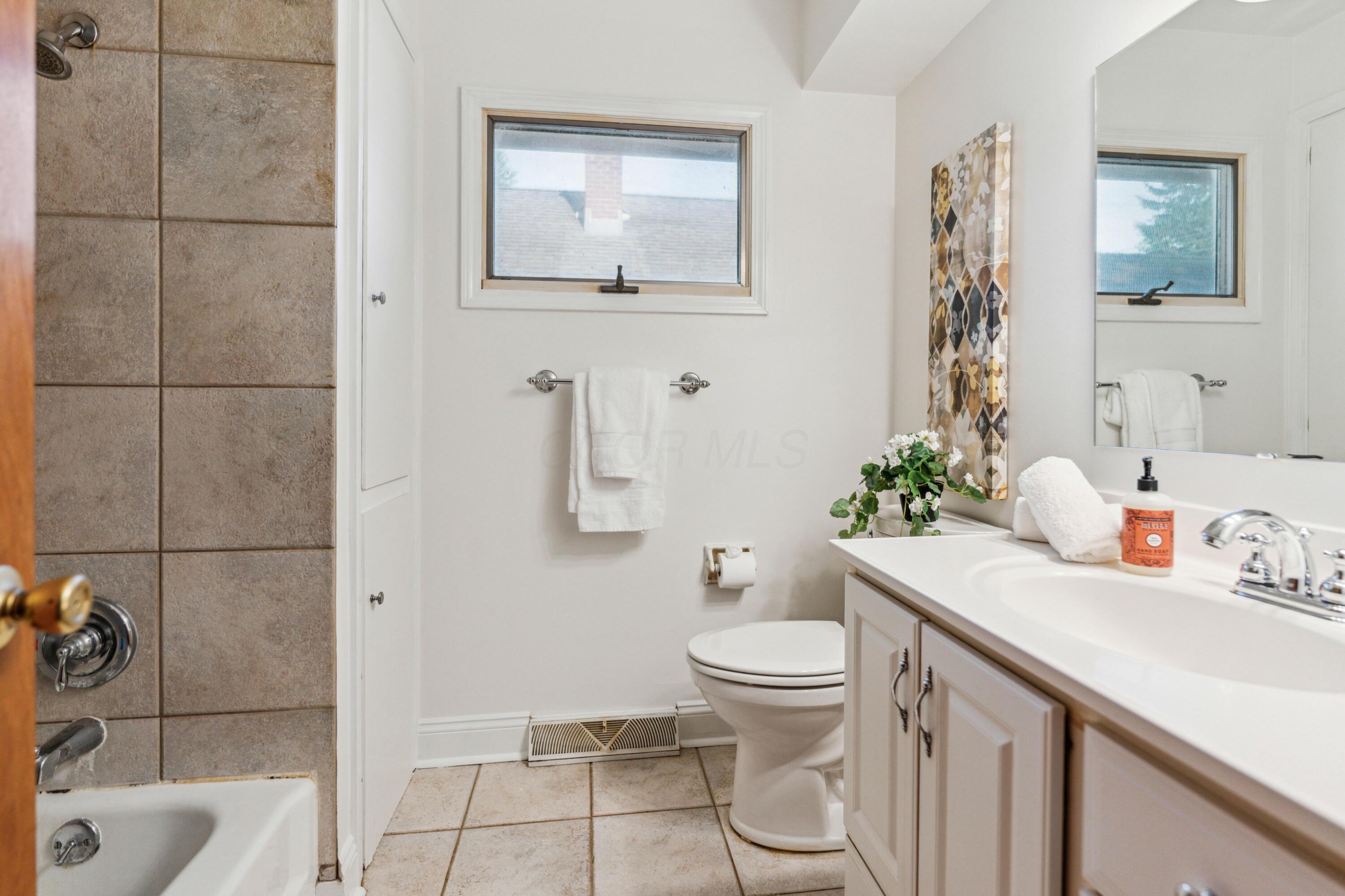 Columbus, Ohio 43214, United States, 2 Bedrooms Bedrooms, ,1 BathroomBathrooms,Residential,Active,143742