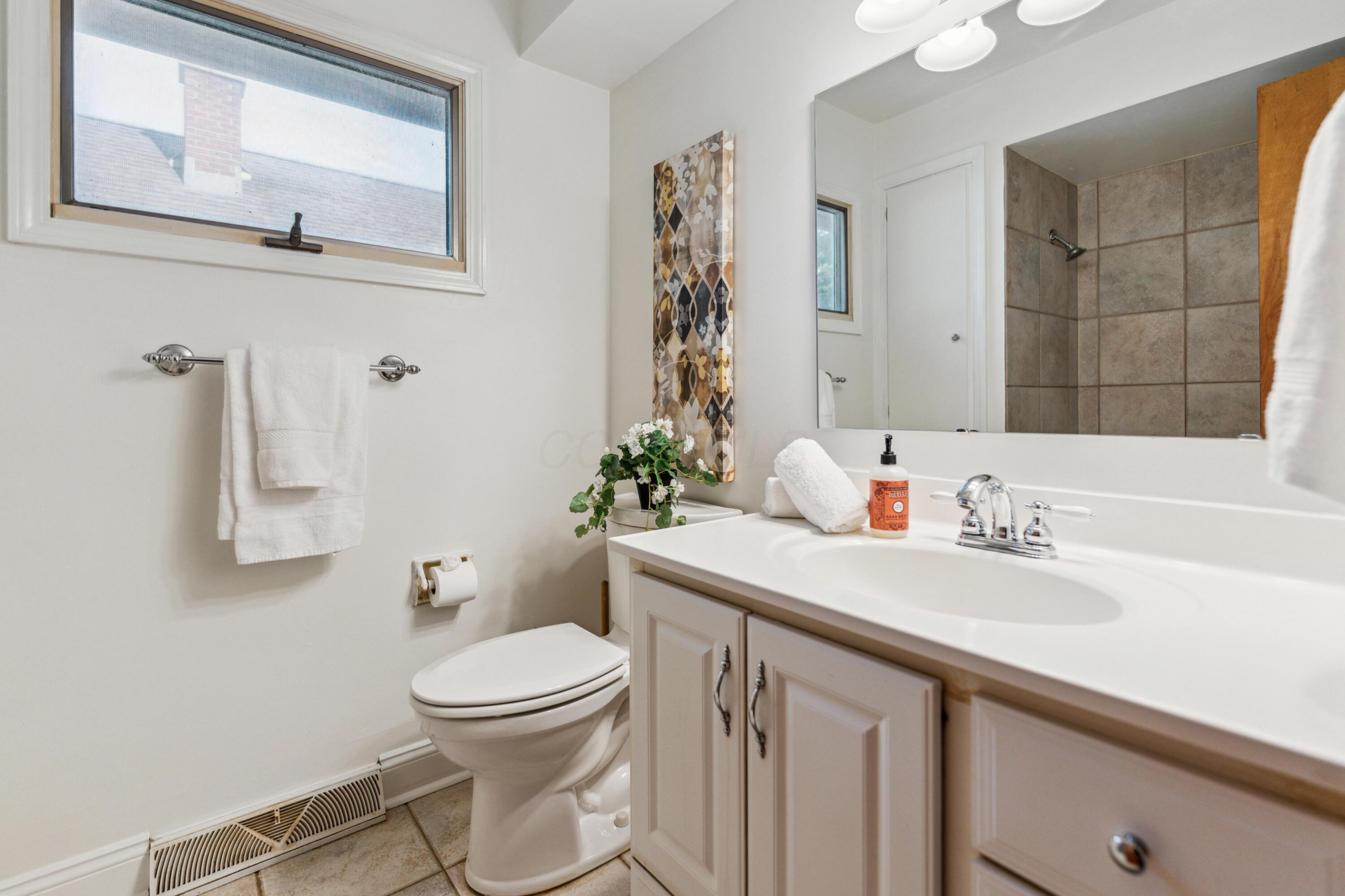 Columbus, Ohio 43214, United States, 2 Bedrooms Bedrooms, ,1 BathroomBathrooms,Residential,Active,143742