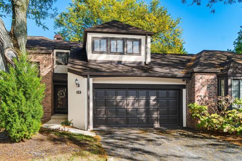 Photo of 210 Saint Antoine Drive 25D #25D, Worthington, OH 43085 (MLS # 225038299)